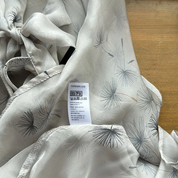 💨Light & flowing Oversize TopShop Semi sheer Vintage Blouse with tie neckline💨 - Picture 7 of 8